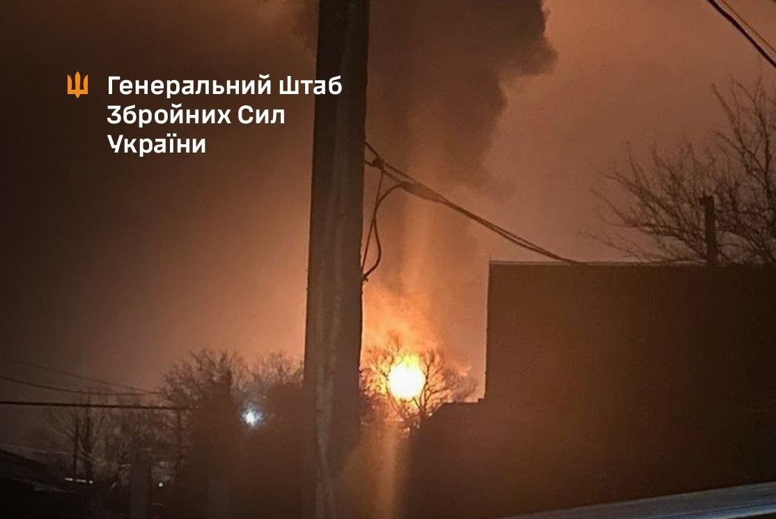 Щось палає уночі