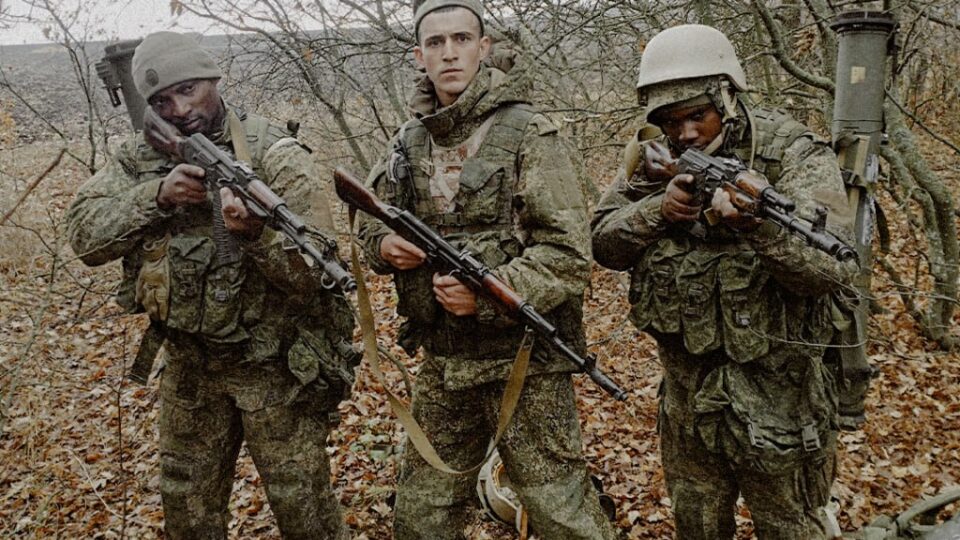 «Два нєгрітьонка аткрилі двєрі, а слєдом я с арабамі»: окупанти кидають на штурми іноземців 