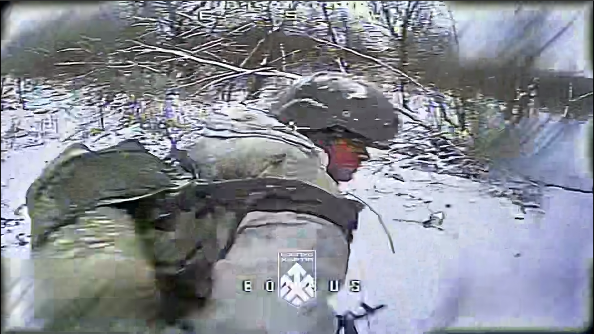 Ворожий штурмовик озирається