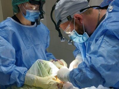 Від 2 до 9 операцій за ніч: стоматолог долучився до українського війська і рятує життя  