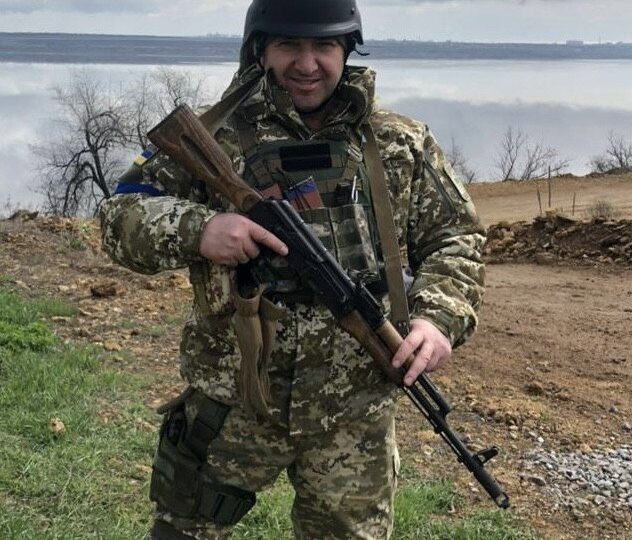 Рятувати там, де найважче: військовий лікар виконував по 20–30 операцій за ніч  