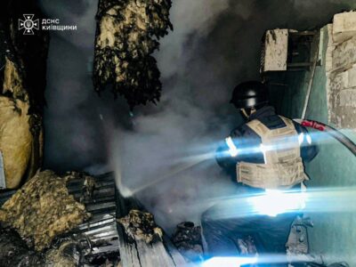 Ворог завдав масованого удару дронами та ракетами по Київщині: пошкоджено приватні будинки, автомобілі та складські приміщення  