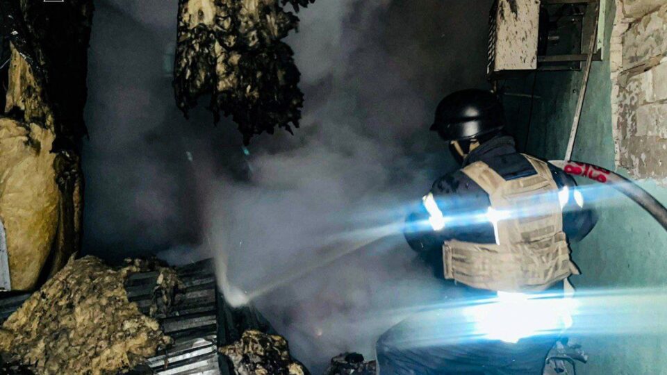 Ворог завдав масованого удару дронами та ракетами по Київщині: пошкоджено приватні будинки, автомобілі та складські приміщення  