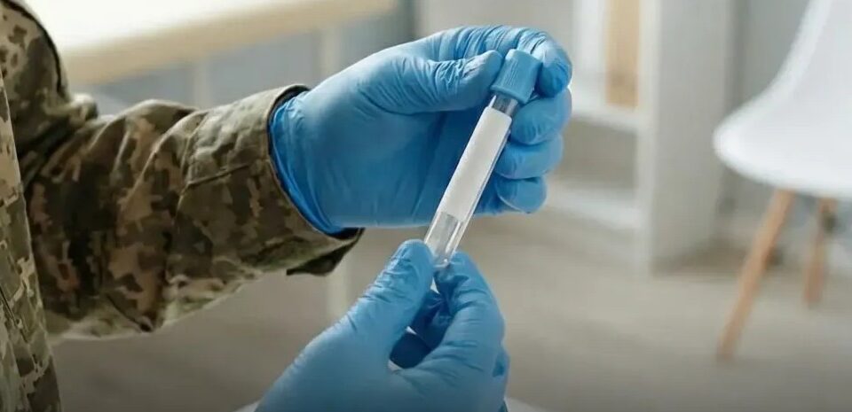 Навіщо у військових беруть зразки ДНК: Міноборони пояснює мету та законні підстави  