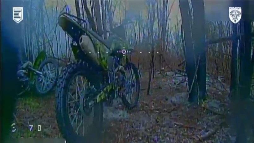 Ворожі мотоциклісти наблизились впритул — але потім прилетіли дрони «Срібної трійки»  