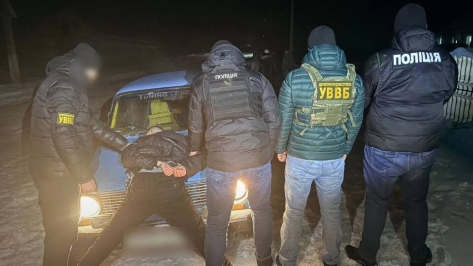 Кусачки не допомогли: на кордоні викрили 18-річного, який обіцяв «прорізати» шлях до Молдови  