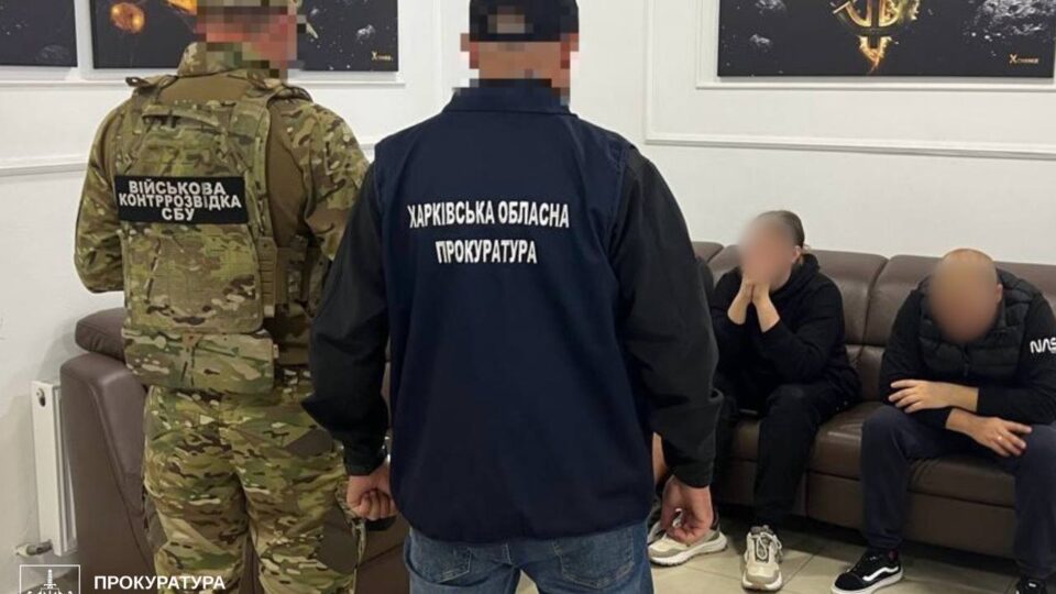 $14 тис. за «квиток» до Румунії або Молдови — судитимуть експравоохоронця та двох спільників  