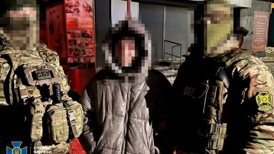 Виготовляла бомби для терактів у Харкові: СБУ затримала неповнолітню дівчину  