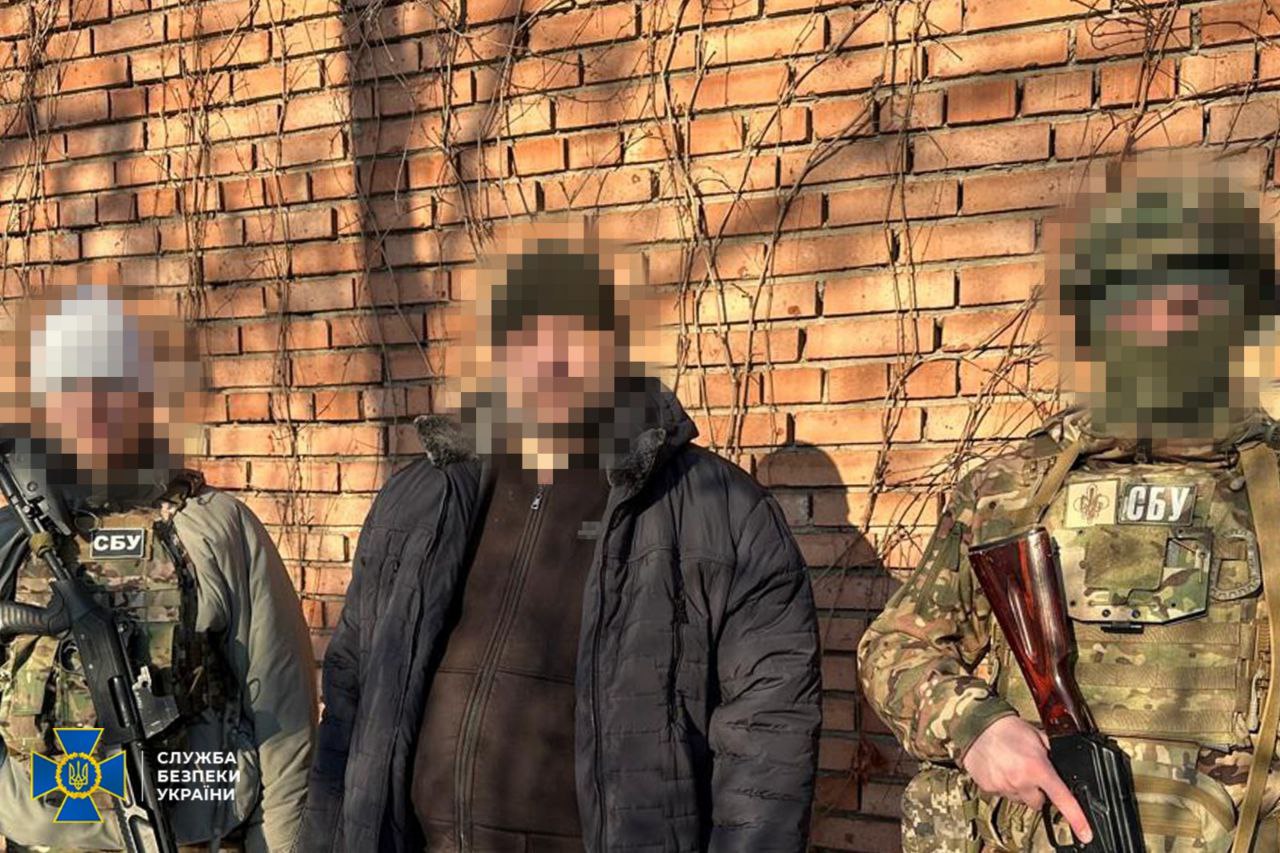 Затриманий чоловік у цивільному