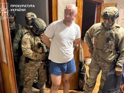 За $40 000 — на Дніпропетровщині затримали групу, як вивозила військовослужбовців з частин закордон  