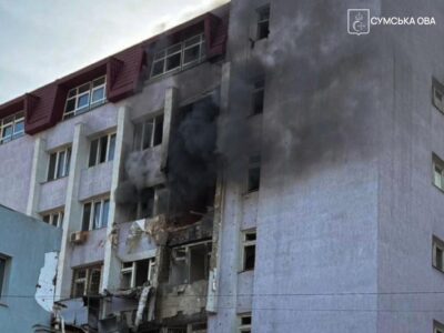 Внаслідок російського удару по центру Сум постраждало шестеро людей  