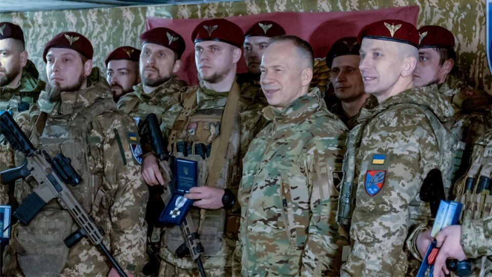 Головнокомандувач ЗСУ провів нагородження бійців, що воюють на Східному напрямку  