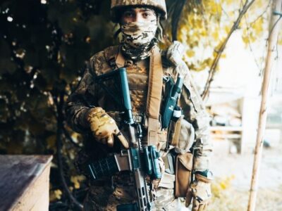 Під щільним обстрілом взяв на себе командування та вивів групу новачків з-під вогню — боєць з позивним «Мольфар»  