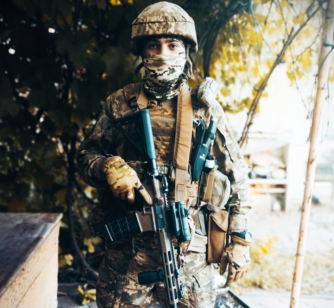 Під щільним обстрілом взяв на себе командування та вивів групу новачків з-під вогню — боєць з позивним «Мольфар»