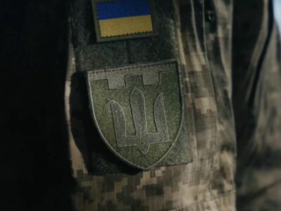 «З ним ми стоїмо, з ним ідемо в бій за Україну»: з Днем Державного Герба України  