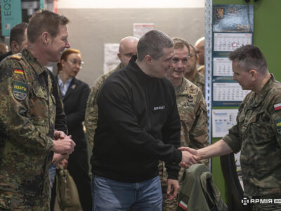 Спільні проєкти та потреби фронту: Михайло Федоров відвідав NSATU і SAG-U у Вісбадені  