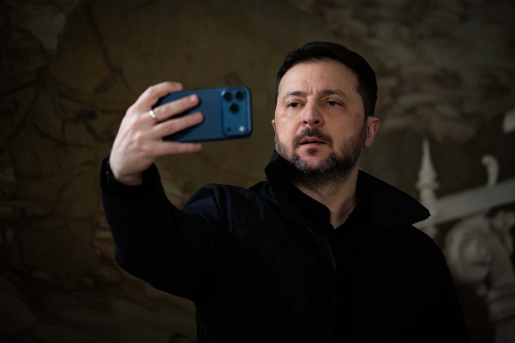 Володимир Зеленський записує звернення