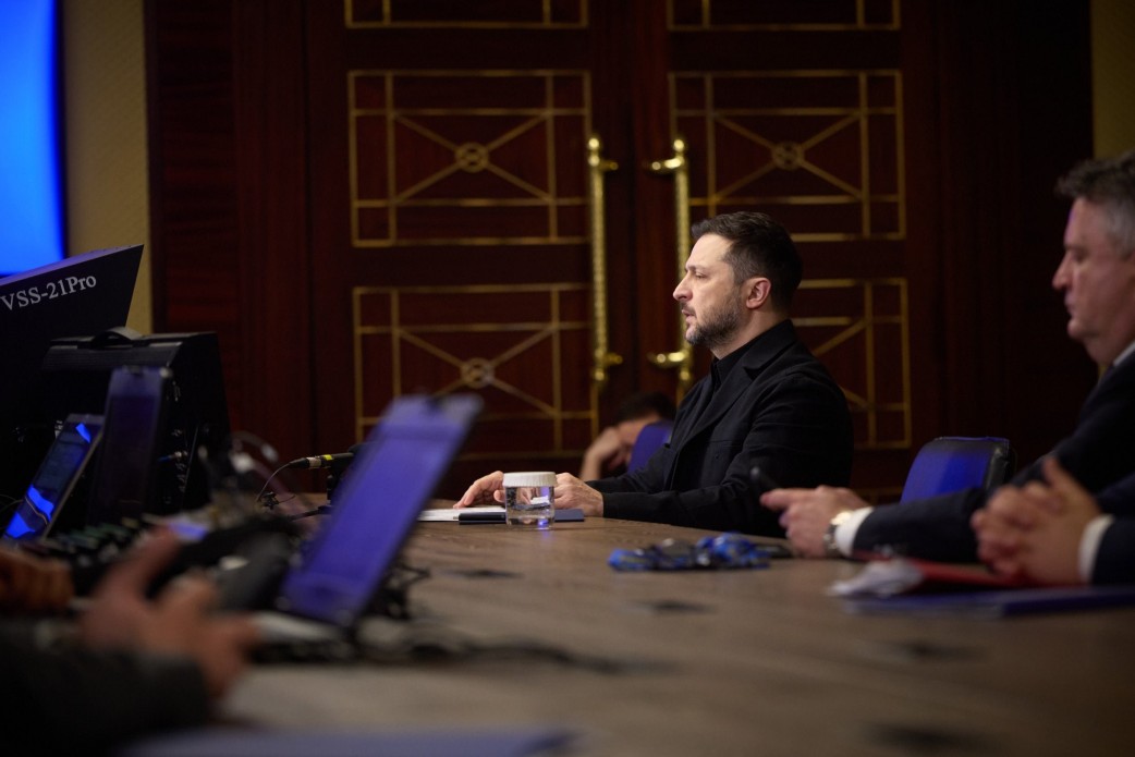 Президент України під час відеоконференції з Європарламентом.