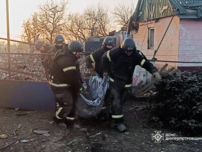 Внаслідок російського удару на Дніпропетровщині загинув чоловік та пошкоджено багатоквартирний будинок  