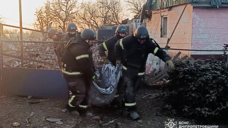 Внаслідок російського удару на Дніпропетровщині загинув чоловік та пошкоджено багатоквартирний будинок  