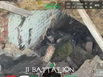 Вибухівка та автомат краще, ніж автомат: ворожих штурмовиків спочатку завалили, а потім дострелили  