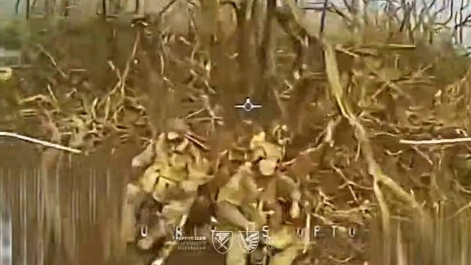 «Риє дірки, вилазить»: у Куп’янську оточені росіяни живуть в норах під лікарнею  