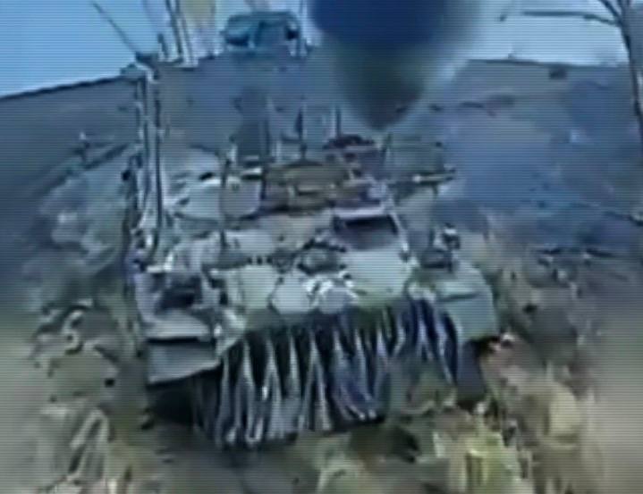 Дрон ЗСУ атакує ворожу МТЛБ