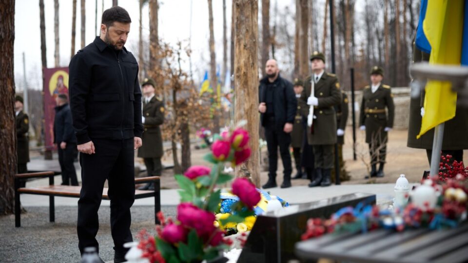 Президент вшанував пам’ять захисників, які загинули під час оборони та звільнення Мощуна  