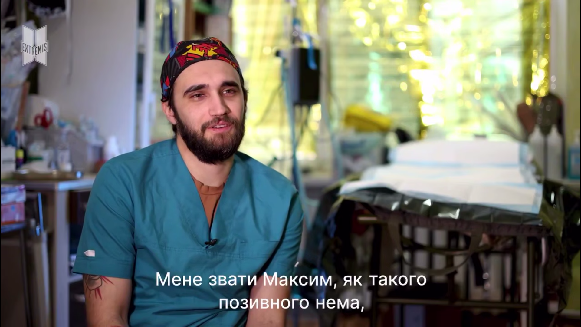 Хлопець у медичному халаті