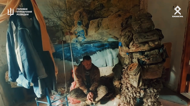 Військовослужбовці ГУР МОУ беруть в полон окупанта