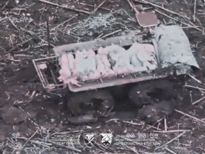 Зупинений, але не кинутий: у Покровську наземний дрон витягнув «пораненого» робота  