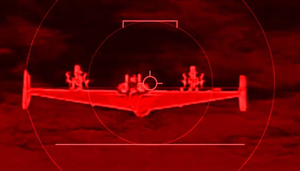 Колаж з "Шахедом" та двома FPV-дронами у нього на крилах