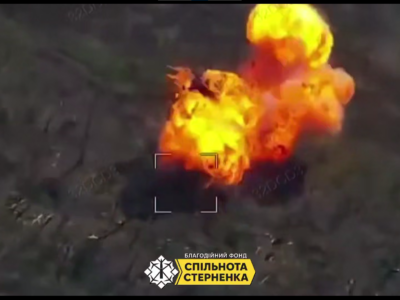 «Завезли ядерні FPV»: російський танк видовищно вибухнув після ураження  