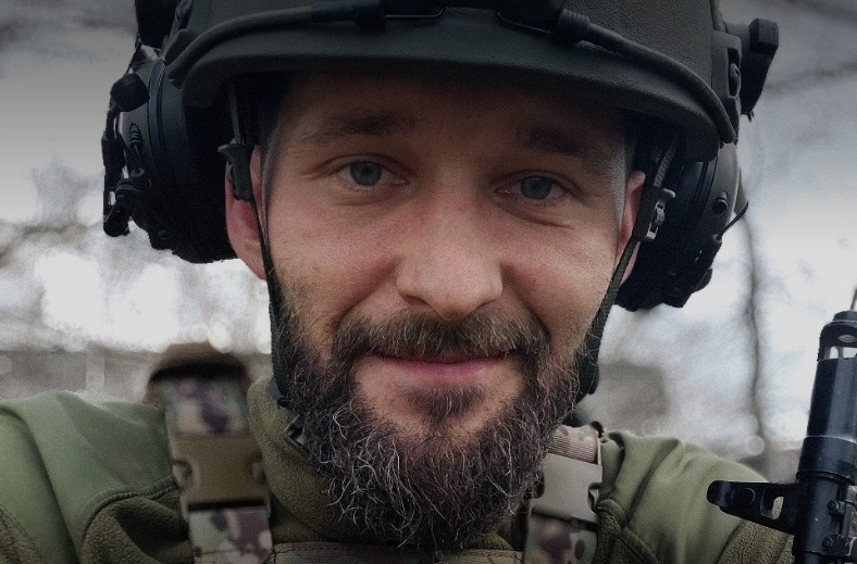 «Один із небезпечних факторів — це звикання до небезпеки»: історія артилериста з позивним «Гудвін»  