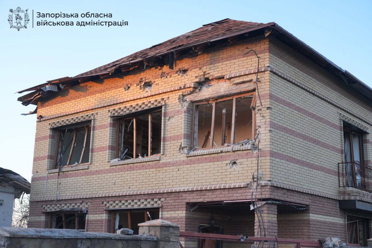 Зруйнований приватний будинок після російського удару.