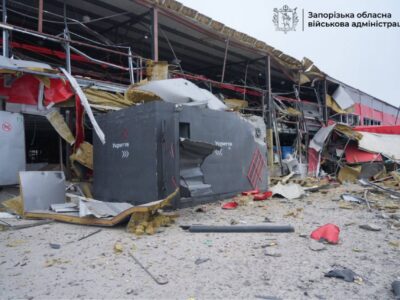 У Запоріжжі окупанти вдарили по терміналу «Нової пошти», постраждали 8 працівників  