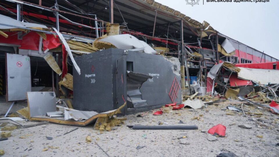 У Запоріжжі окупанти вдарили по терміналу «Нової пошти», постраждали 8 працівників  