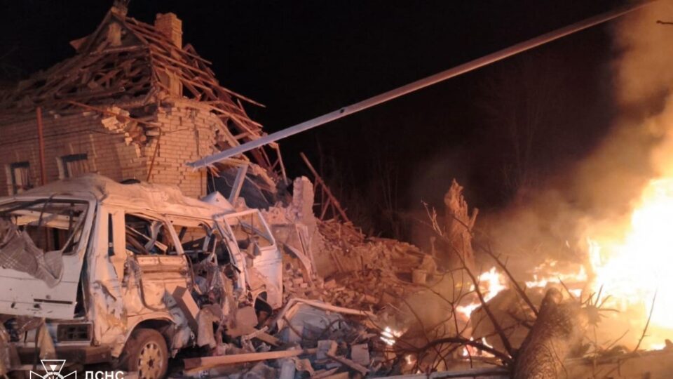 Вісім російських авіабомб поцілили по Дружківці, є поранені та руйнування  