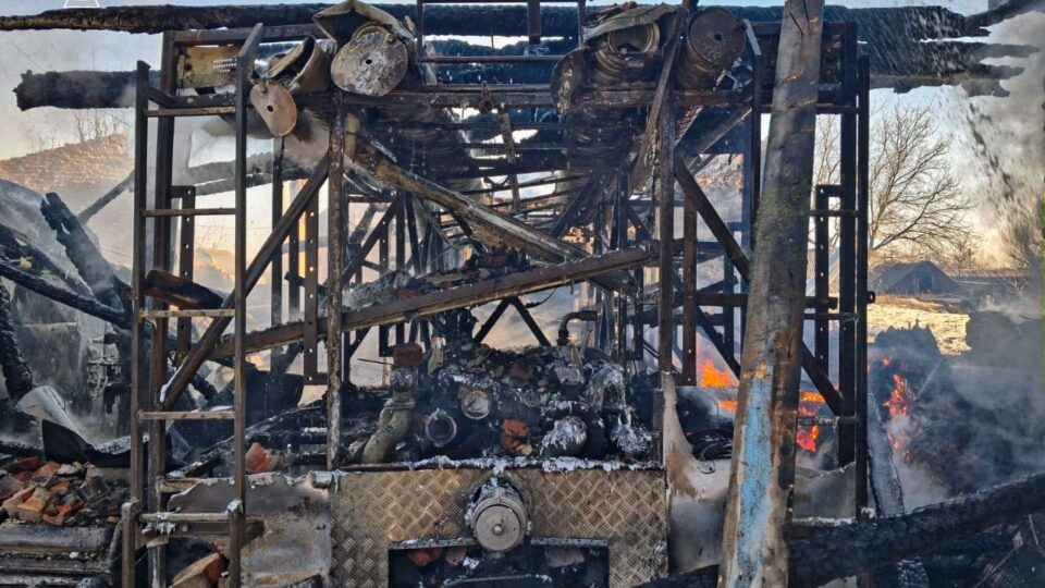 На Сумщині росіяни вдарили по пожежному депо  