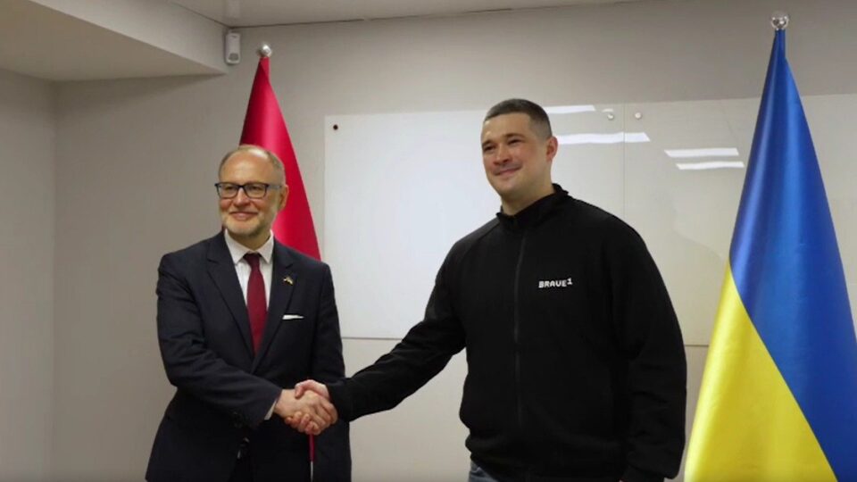 Латвія почала передавати Україні бойові бронемашини CVR(T)  