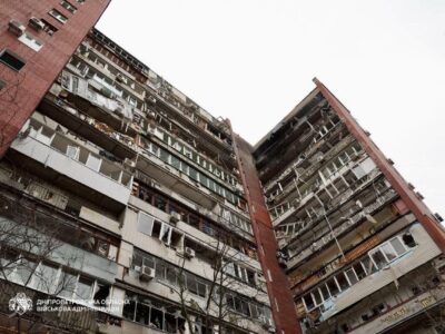 У Дніпрі росіяни поцілили по житловому кварталу, є постраждалі  