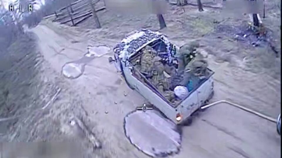 Дронарі СБС знищують транспорт противника за перевищення швидкості  