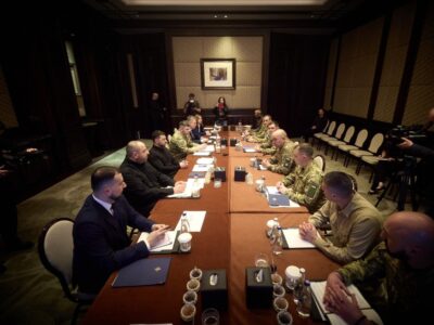 Володимир Зеленський поспілкувався з українськими експертами, які посилюють безпеку в ОАЕ  