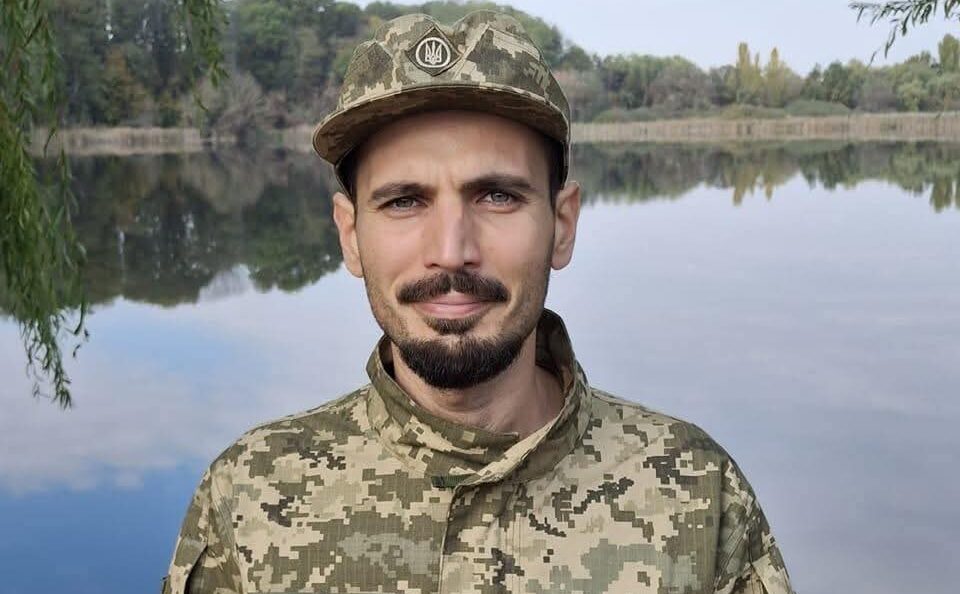 Поет Олександр Кучеренко