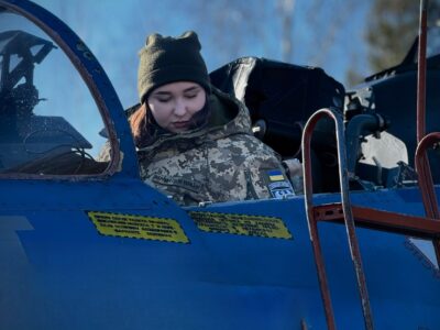 «Я відповідаю за нервову систему літака»: як 23-річна Євгенія готує бойові борти до вильотів  