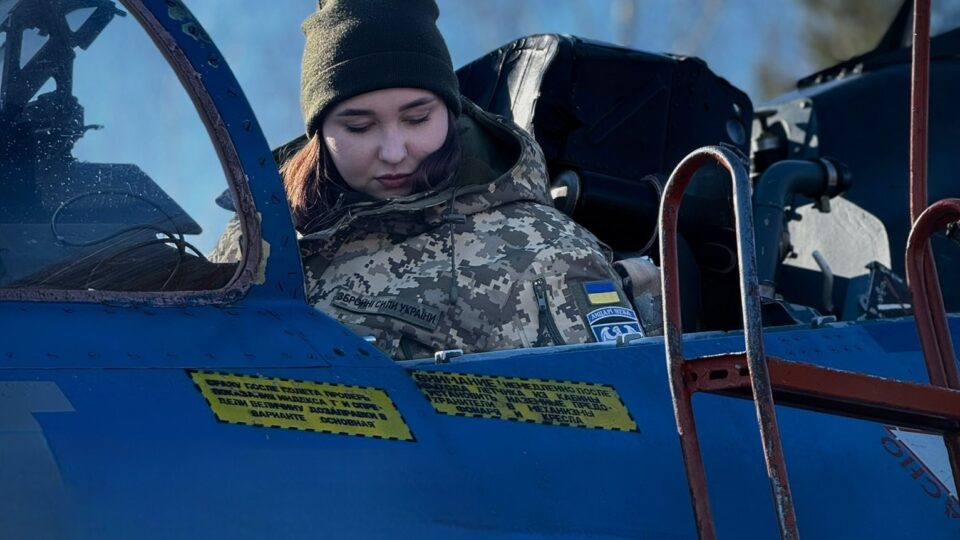 «Я відповідаю за нервову систему літака»: як 23-річна Євгенія готує бойові борти до вильотів