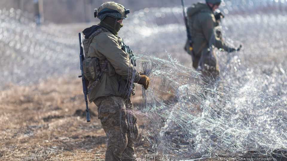 «Пастки для штурмів»: інженери «Кара-Дагу» зводять десятки кілометрів загороджень на Куп’янському напрямку  