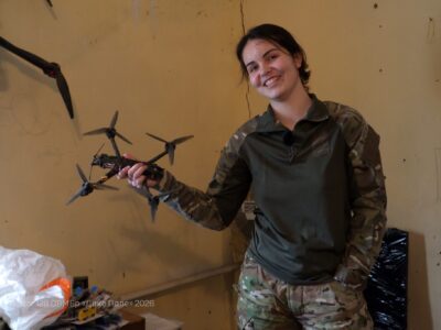 18-річна студентка змінила навчання в університеті й роботу баристи на пульт FPV-дрона  