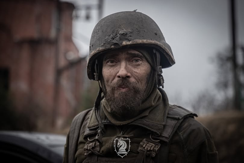 Обличчя піхотинця "Мудрого" після виходу з позицій на Сумщині, які він утримував упродовж 86 діб