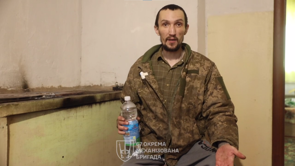 «Ви би зналі сколька там трупов русскіх салдат лежит!» — полонений росіянин радіє, що не загинув  